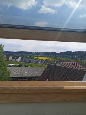 Dachgeschosswohnung mit Loggia und Weitblick – Kernsaniert