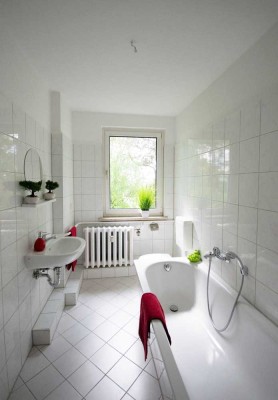 +++Helle Dachgeschosswohnung in idyllischer Waldrandlage+++