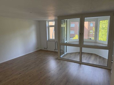 + WBS bis Ende 26, Top 2 Zimmer Wohnung, frisch renoviert, Wintergarten, Tageslichtbad mit Wanne +