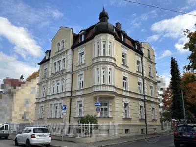 Elegante Altbauwohnung mit Südbalkon in prachtvoller Gründerzeitvilla mit Erkerturm
