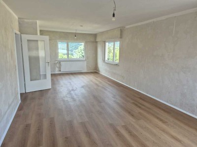 Große und helle 3-Zimmer-Wohnung mit Balkon in Niefern-Öschelbronn