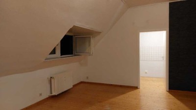 - ALTBAUWOHNUNG – Innenstadtlage -