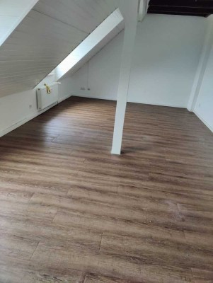 Charmante 2-Zimmer-Dachgeschosswohnung mit Flair!