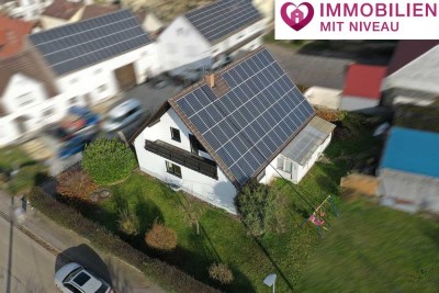 Volltreffer! Bungalowartiges Ein- oder Zweifamilienhaus mit Ausbaureserve in Lutzingen!