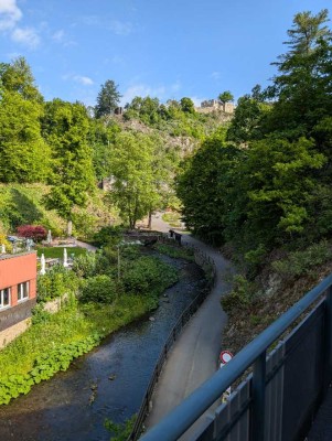 Attraktive 4-Zimmer-Maisonette-Wohnung mit Balkon und Einbauküche in Bad Berneck