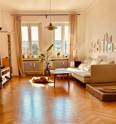Helle 4-Zimmer-Altbauwohnung mit Stuck, Balkon und Wohnküche in Essen-Holsterhausen