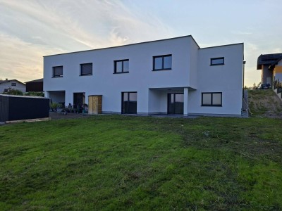 Schlüsselfertig: Doppelhaushälfte mit Garage und atemberaubender Aussicht - Haus 2