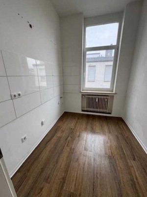 Krefeld schöne 2 ZKB Wohnung + Einbauküche ab 01.08.2025 oder früher zu vermieten.