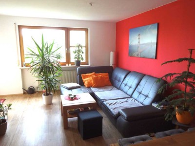 Lichtdurchflutete Zwei-Zimmer Wohnung in Roth Zentrum mit Balkon