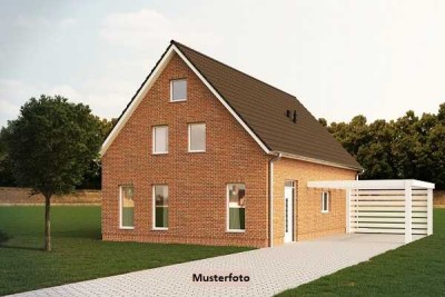 Freistehendes Einfamilienhaus nebst Garage
