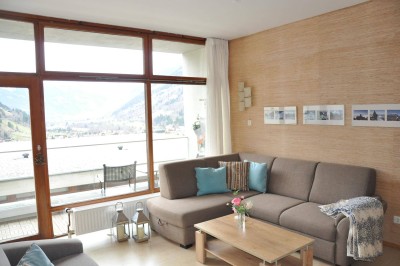 ----------- LOFT- WOHNUNG -------- 2. Wohnsitz in herrlicher Aussichtslage von Bad Gastein, große Fensterflächen, helle freundliche Wohnräume. Individuelles Wohnen über 2 Geschosse also.