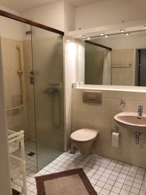 Möblierte, barrierefreie Etagenwohnung