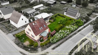 Zweifamilientaugliches Einfamilienhaus mit großem Garten in  Lindow (Mark)