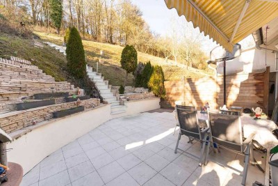 Neuer Preis - Exklusive Dachgeschosswohnung mit Garten, Terrasse & Balkon.