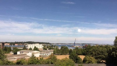 Strom inklusive, modernisierte 1-Zimmer-DG-Wohnung in Kiel