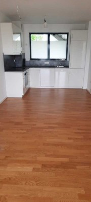 Stilvolle 2-Zimmer-Wohnung mit geh. Innenausstattung, Schreiner EBK und Loggia