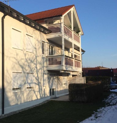 Großzügige ruhige drei ZimmerEG- Wohnung mit Terrasse/Privatgarten