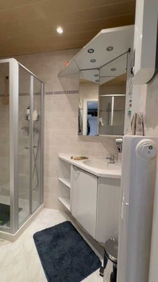 Schöne helle 3-Zimmer-Wohnung mit Garten, Garage & Dachboden – Nachmieter für 08/09 gesucht (Düsseld