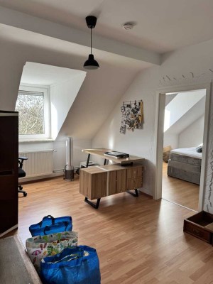 4-Zimmer-Wohnung im Altbau ++ Top Lage ++ Top Anbindung ++ Einbauküche