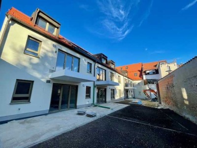 E & Co. - Ruhige und helle 4-Zimmer Dachgeschosswohnung mit schöner Dachterrasse