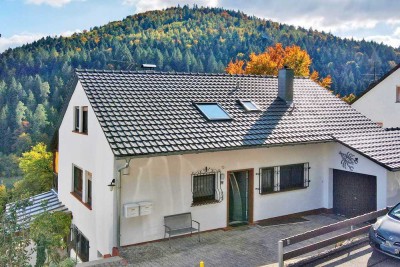 Familienfreundliches Zweifamilienhaus mit Gartenparadies in Unterreichenbach