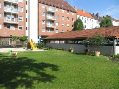 Südstadt: Helle Wohnung mit Fahrstuhl, Süd-West-Balkon, Einbauküche, Parkett, 2 Bäder