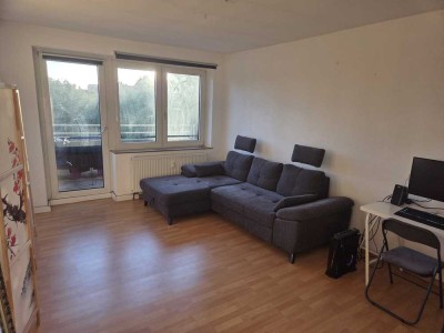 � Helles WG-Zimmer mit großem Balkon in Duisburg-Altstadt – voll möbliert, all-in 480 €