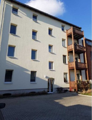 Schöne 4-Raum Wohnung mit Balkon in Halle
