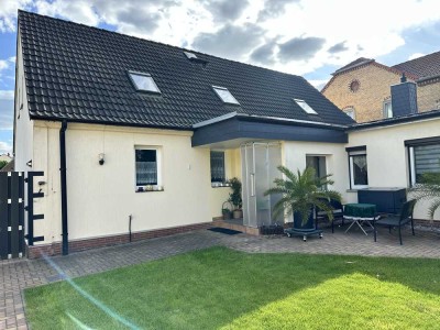 Freistehendes Einfamilienhaus mit viel Platz und großem Grundstück