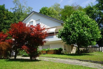 Zweifamilienhaus in unverbaubarer Aussichtslage - ein Traum für jede Familie