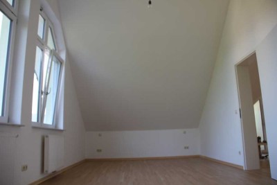 Attraktive und neuwertige 3,5-Zimmer-DG-Wohnung in Fürth Kreis Bergstraße