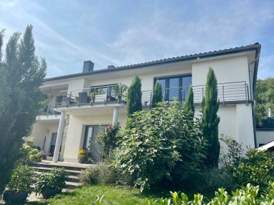 ImmobilienPunkt*** Exklusive Penthouse-Wohnung in grüner Oase