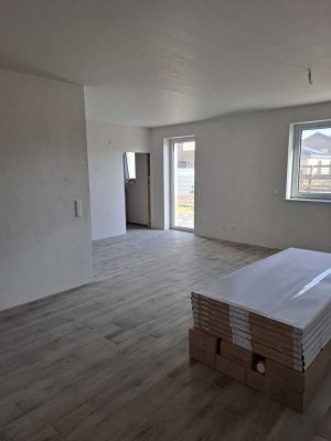 NEUBAU 4 Zimmer Wohnung mit Garten und Garage