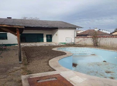 Einfamilienhaus mit Pool, schönem Garten und Ausbaupotenzial