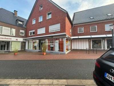 Haus mit Ladenfront und zwei stilvollen Wohnungen