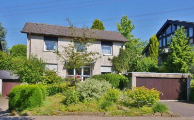 Freistehendes Einfamilienhaus mit viel Platz und großem Garten in gepflegter Lage von Haan