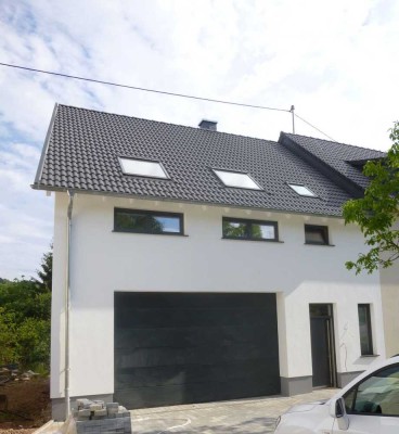 HOCHWERTIG mit GALERIE , DOPPELGARAGE und 3 BÄDERN in ländlicher LAGE von SCHMELZ / DORF !