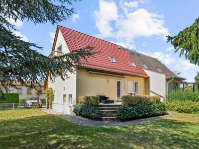 Familienfreundliche Doppelhaushälfte in Teltow-Seehof, modernisiert, großzügig und ruhig gelegen