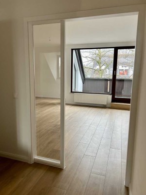 Charmante 2-Zimmer-Dachgeschosswohnung mit Balkon in Köln-Lövenich