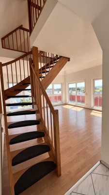 Von privat: Helle Dachgeschosswohnung mit Balkon & 2 TG-Stellplätzen in ruhiger Lage Limburg