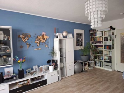 Für 1 Jahr: Große möblierte 1 Zimmer Wohnung mit Dachterrasse für Einzelperson