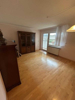 3-Zimmer-Wohnung mit Balkon, Carport & zusätzlichem großem Zimmer (mit eigenem Eingang)