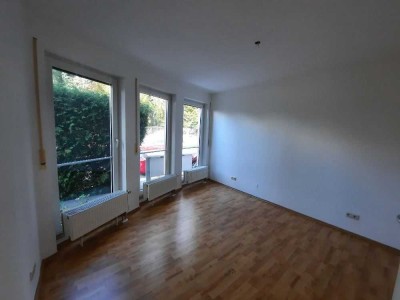 2 Zimmer Wohnung mit 30 m² Gartenterrasse und Einbauküche