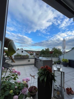 Dachgeschosswohnung mit 2,5Zimmern sowie Balkon und EBK in Ansbach