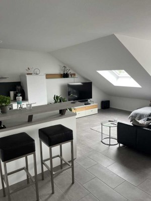 Tolle Dachgeschosswohnung mit Aufzug und Einbauküche