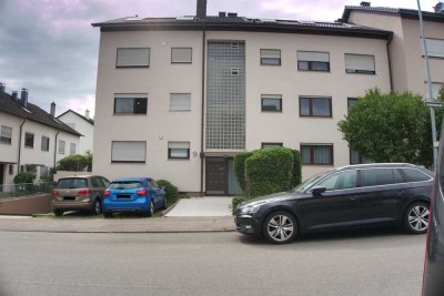 4 Zi.-Wohnung mit großem Balkon und abschließbarer Einzelgarage
