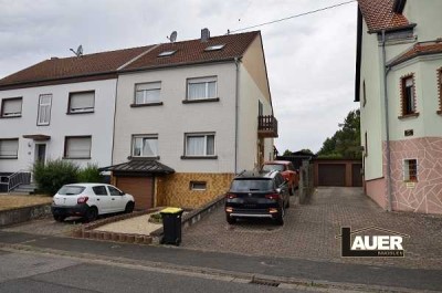 Zweifamilienhaus mit großem Garten in Lauterbach