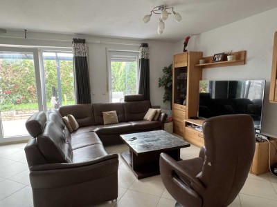 Geschmackvolle, vollst. renovierte 4-Raum-Wohnung mit lux. Innenausstattung mit EBK in Reutlingen
