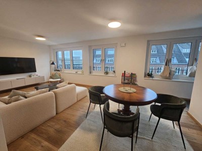 Exclusive 2-room apartment on the 7th floor with balcony in Hamburg-Altstadt