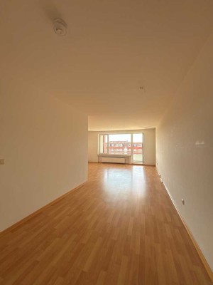 * LANGENHAGEN - Helle 3,5-Zimmer Wohnung mit Einbauküche nahe des Stadtparks *